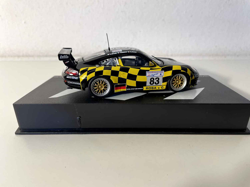 Porsche 911 GT3 RS nera e gialla + quadretti numero 83 - 24 ore di Le Mans del 2001
