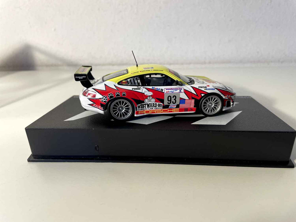 Porsche 911 GT3-RS blanche, rouge et jaune numéro 93 - 24 heures du Mans de 2003