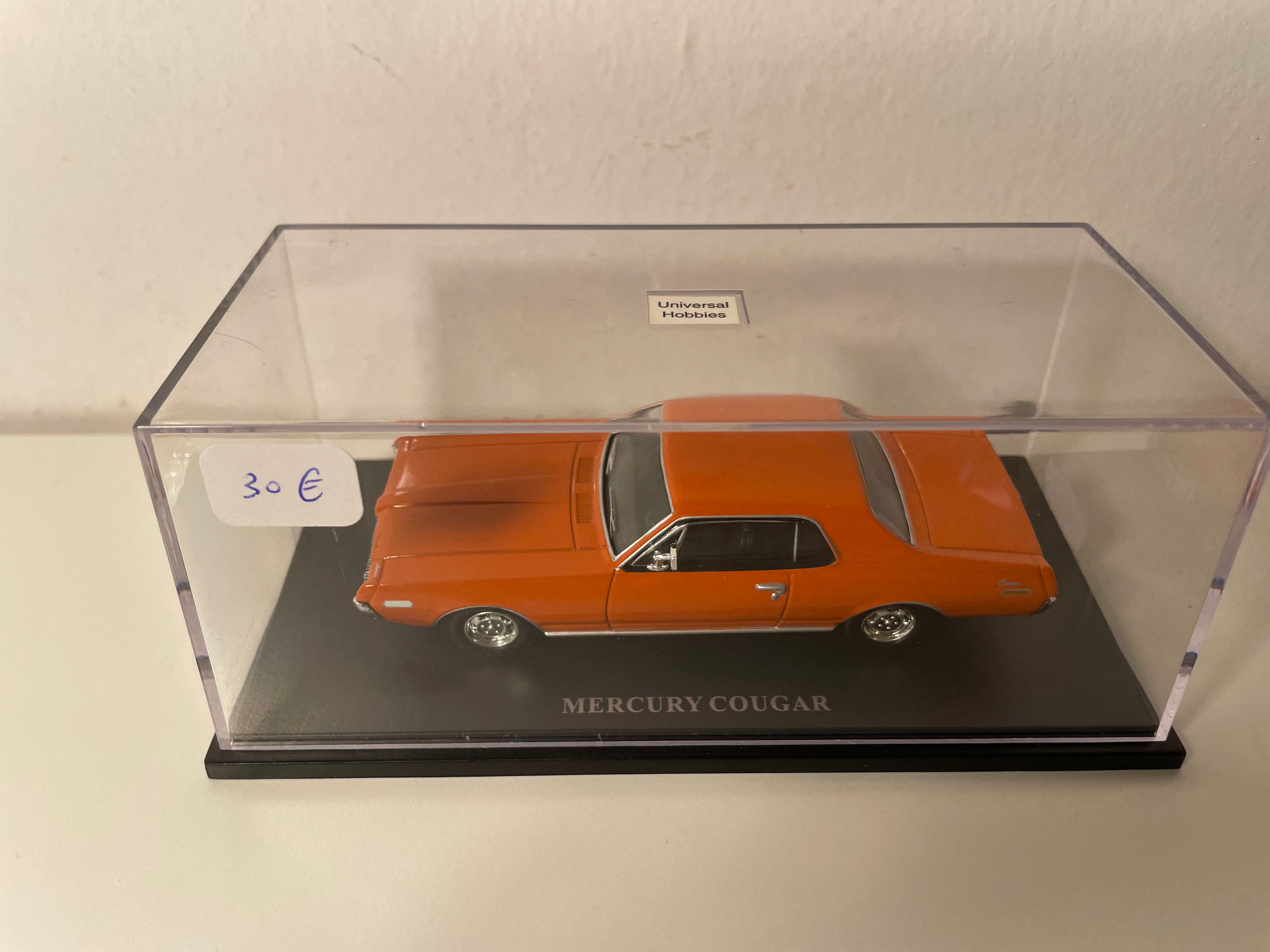 Mercury Cougar Dark Orange - Legend Series - Universal Hobbies (American Car)