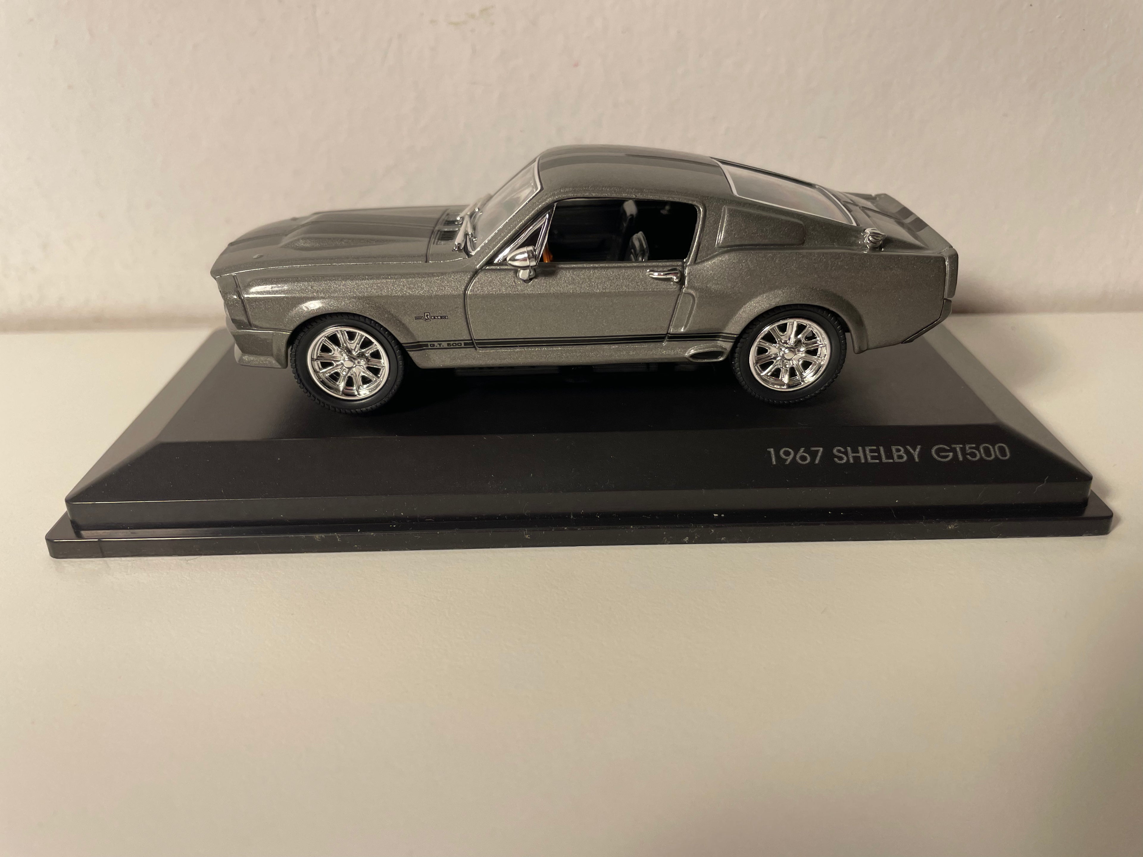 Shelby GT500 gréis a schwaarz aus 1967 - Signature Serien (amerikanescht Auto)