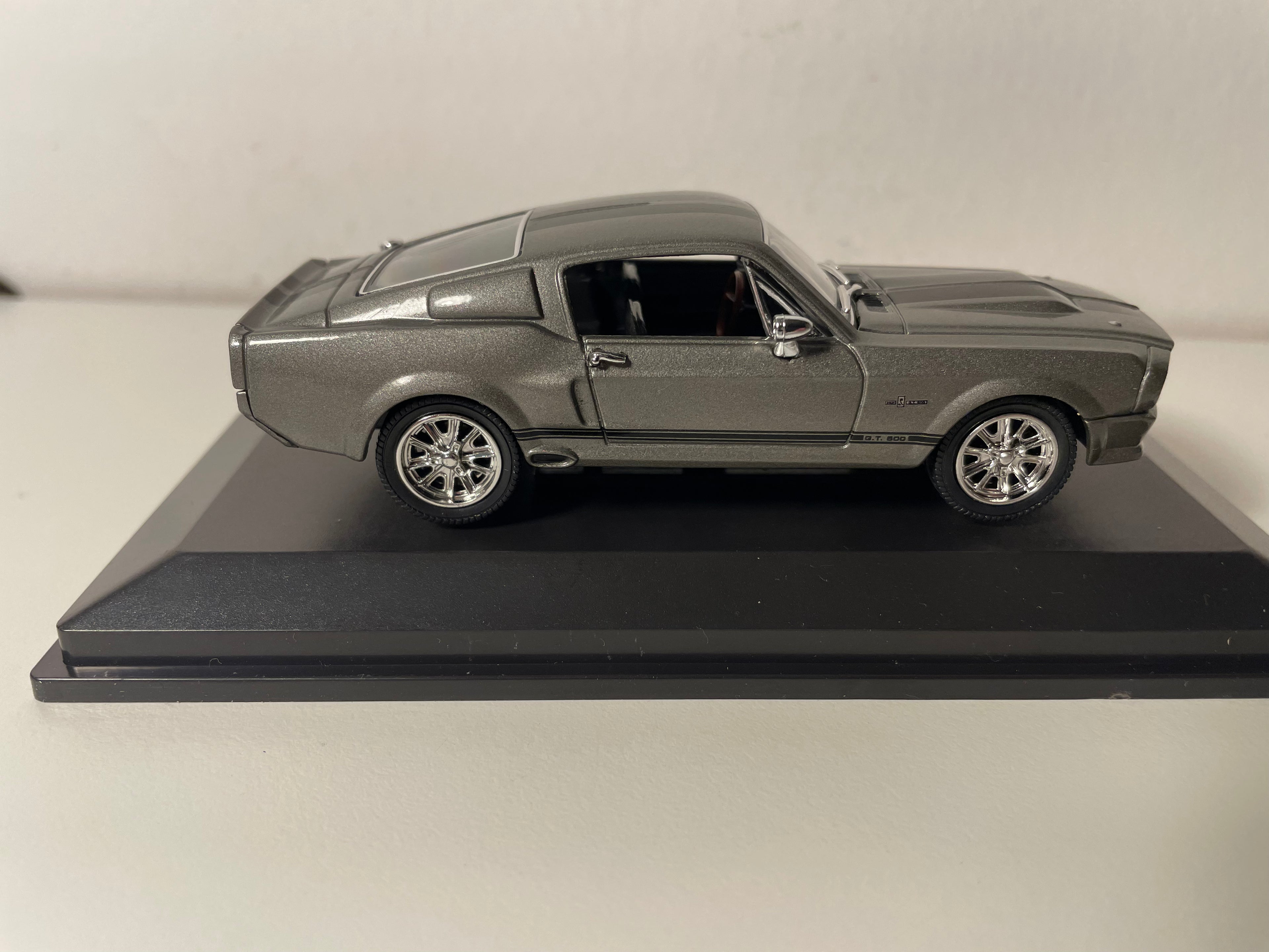 Shelby GT500 gréis a schwaarz aus 1967 - Signature Serien (amerikanescht Auto)
