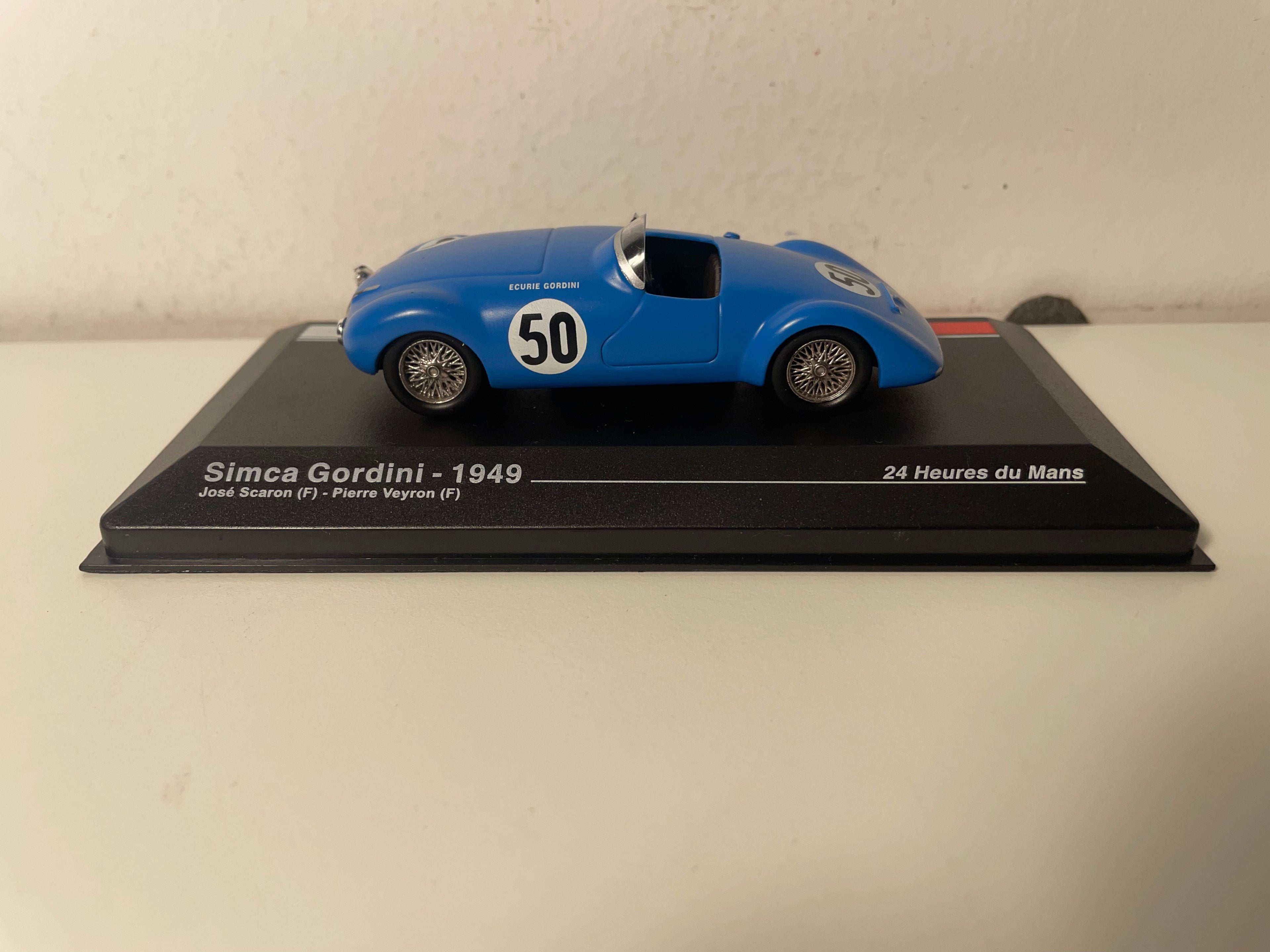 Simca Gordini bleue numéro 50 - 24 heures du Mans de 1949