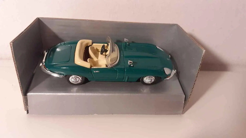 Jaguar E verte cabriolet Bernard Miniatures