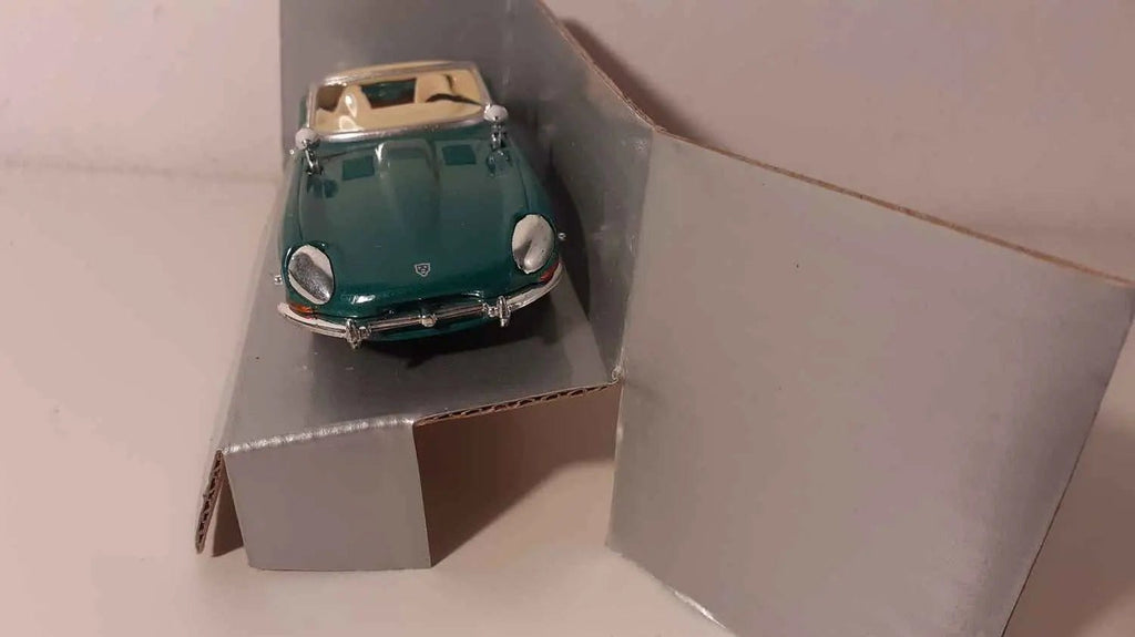 Jaguar E verte cabriolet Bernard Miniatures