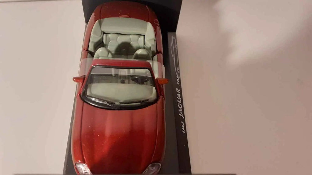 Jaguar XK8 marron? Bernard Miniatures