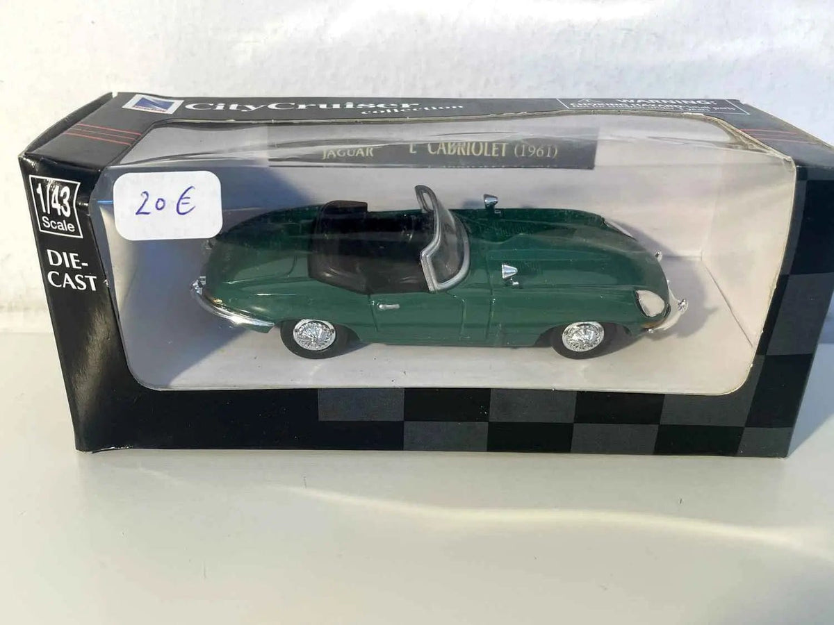 Jaguar type E cabriolet verte de 1961 Bernard Miniatures