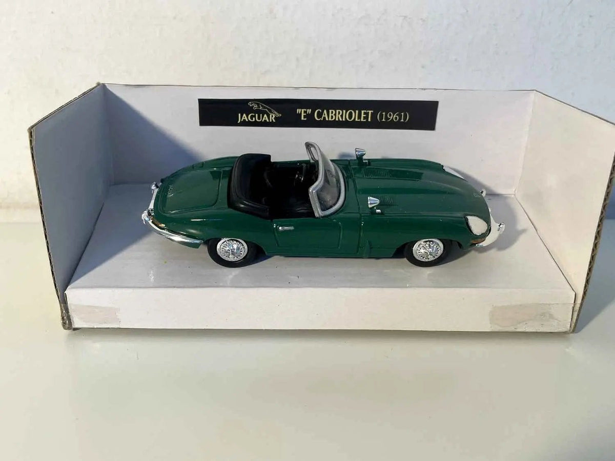 Jaguar type E cabriolet verte de 1961 Bernard Miniatures