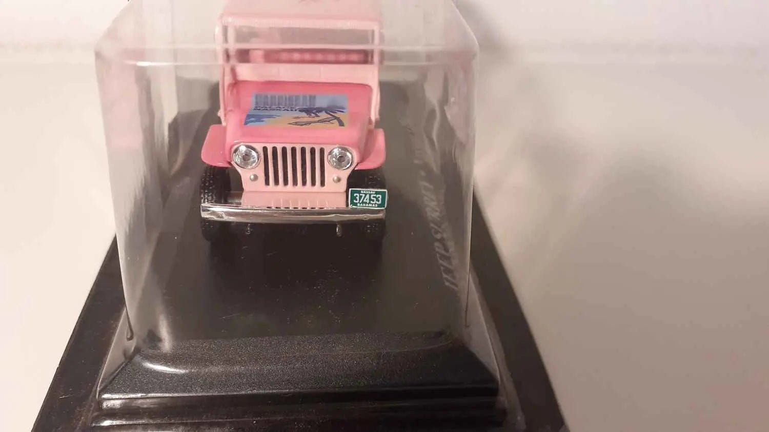 Jeep Surrey rose de 1960 Bernard Miniatures