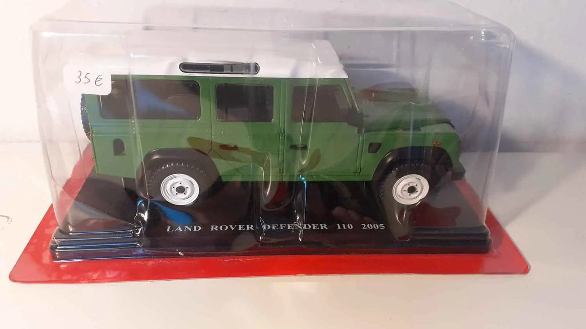 Land Rover DEFENDER 110 vert kaki et toit blanc de 2005 (échelle 1/24ème) Bernard Miniatures