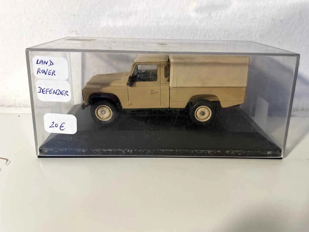 Land Rover Defender militaire (collection Solido) Bernard Miniatures