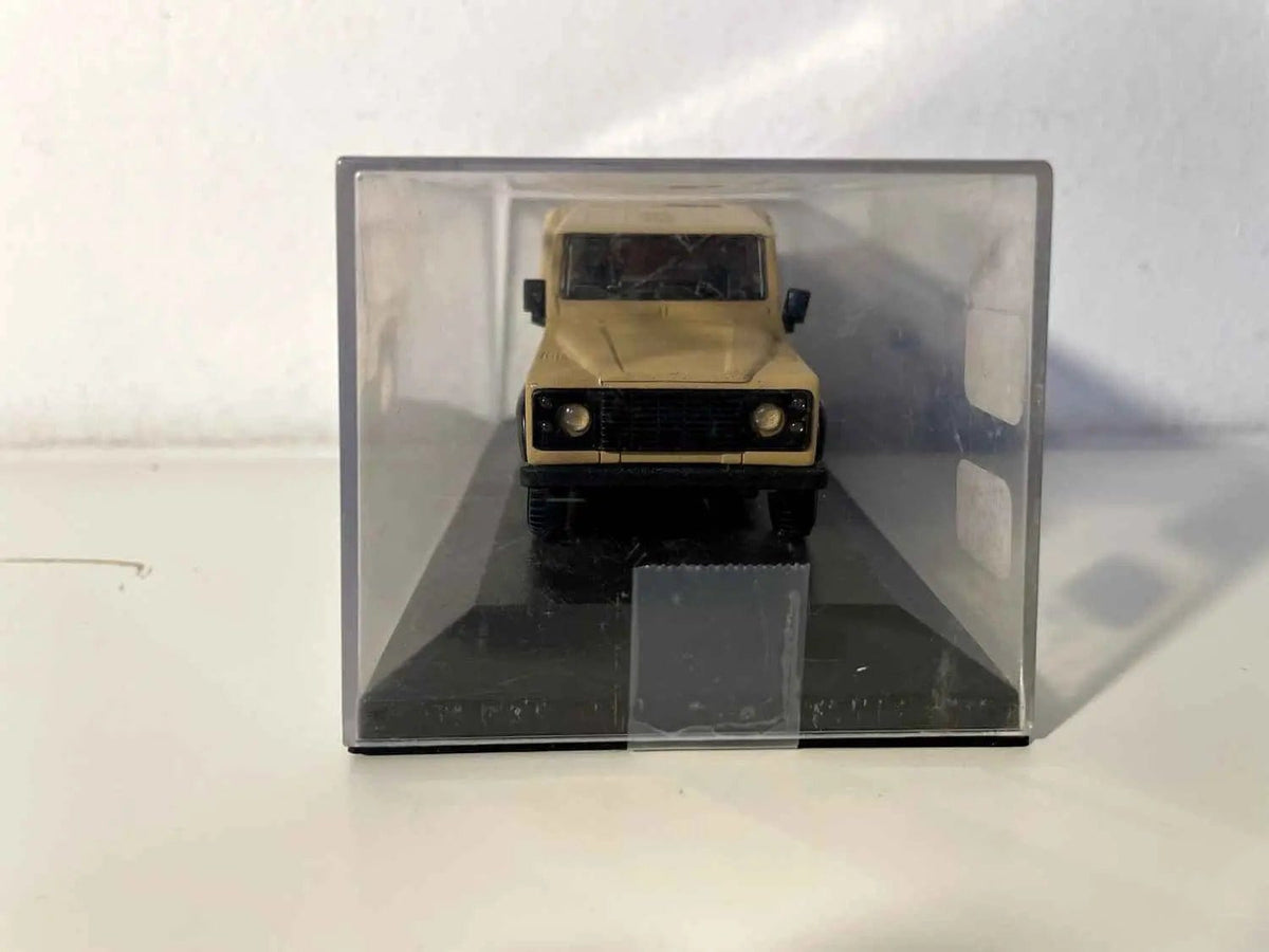 Land Rover Defender militaire (collection Solido) Bernard Miniatures
