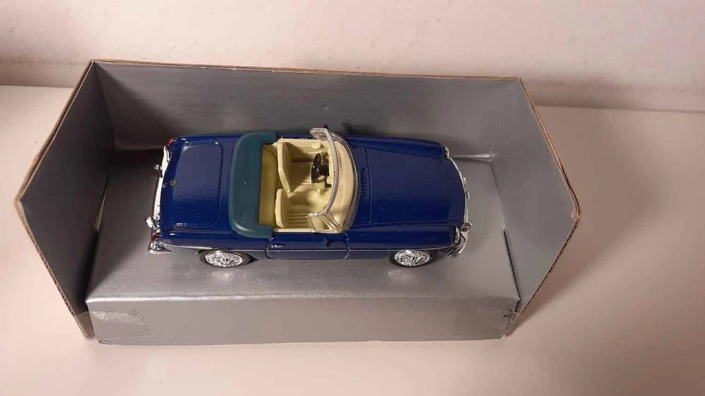MGB bleue foncée de 1967 Bernard Miniatures