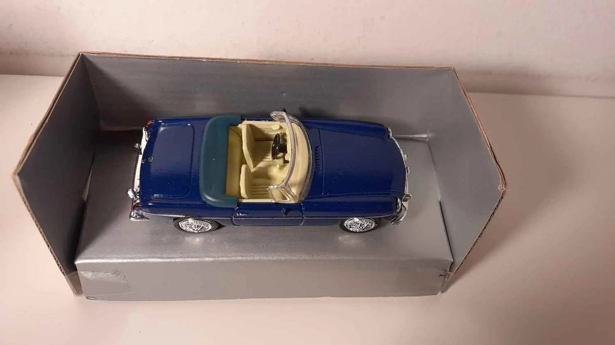 MGB bleue foncée de 1967 Bernard Miniatures