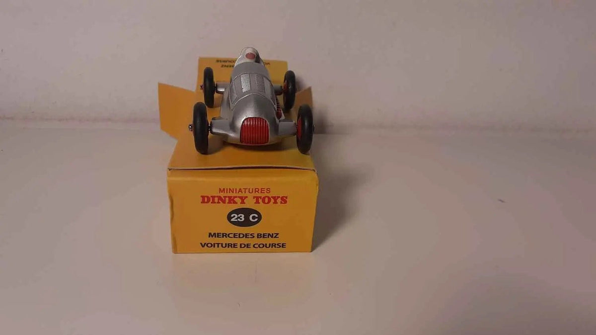 Mercedes Benz grise voiture de course Dinky-Toys (Editions Atlas) Bernard Miniatures