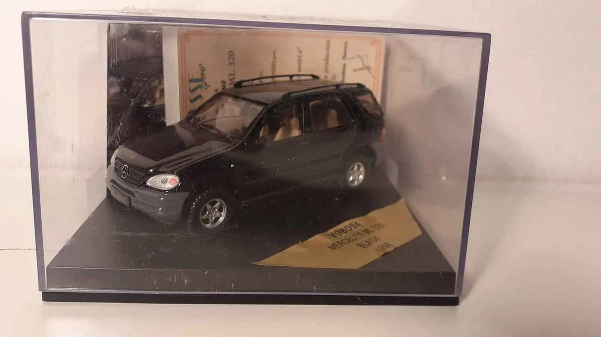 Mercedes ML 320 noire de 1998 Bernard Miniatures