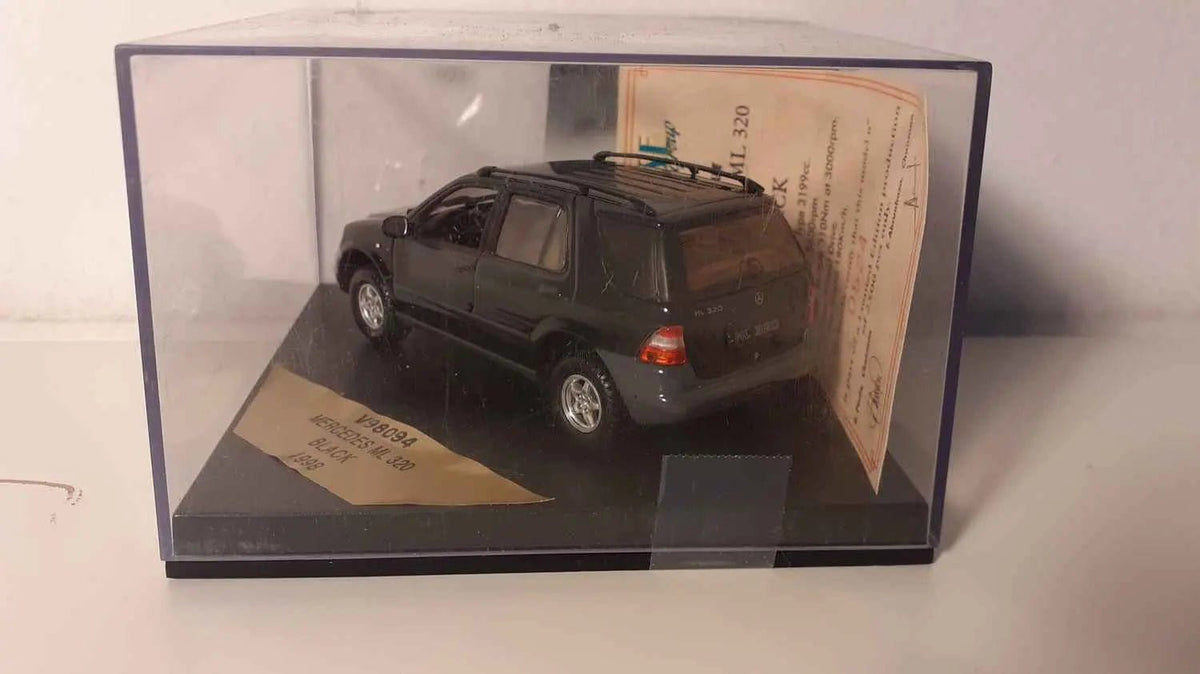 Mercedes ML 320 noire de 1998 Bernard Miniatures