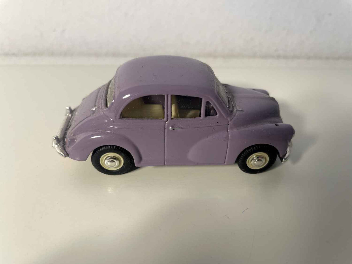 Morris Minor 1000 violette (collection Vanguards) Bernard Miniatures