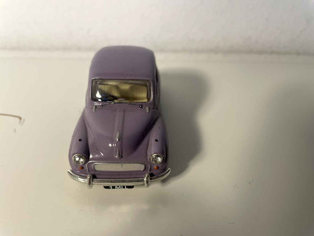 Morris Minor 1000 violette (collection Vanguards) Bernard Miniatures