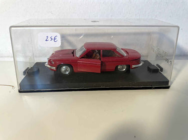 Panhard 24 BT rouge (VEREM référence 312) Bernard Miniatures
