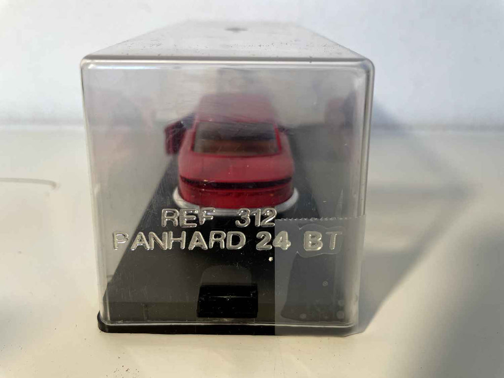 Panhard 24 BT rouge (VEREM référence 312) Bernard Miniatures