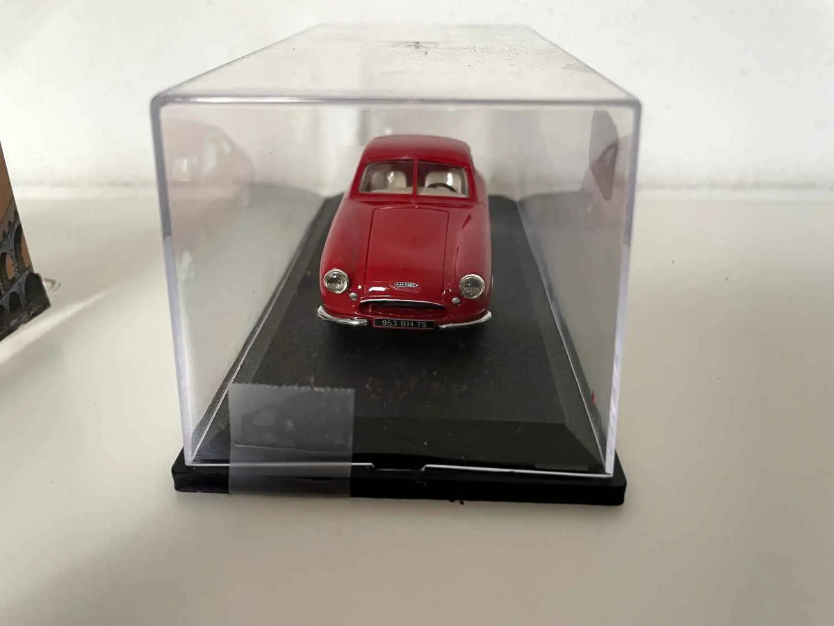 Panhard DB Coach FRUA rouge de 1952 (Paradcar) Bernard Miniatures