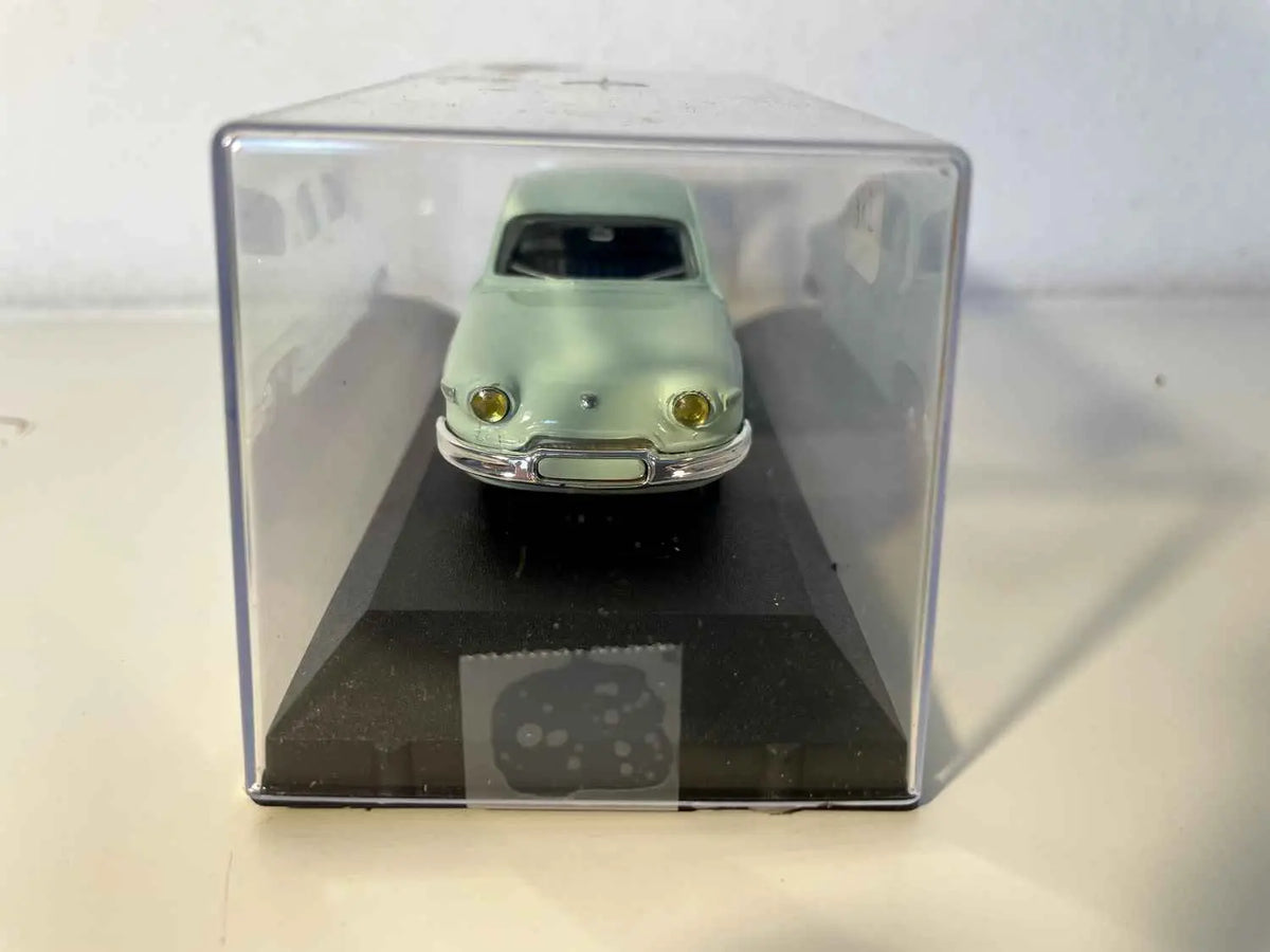 Panhard PL 17 VERTE ANIS (LEADER) Bernard Miniatures