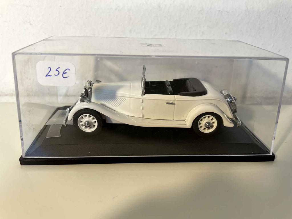 Panhard cabriolet blanche de 1935 (Collection C.C.C.) Bernard Miniatures
