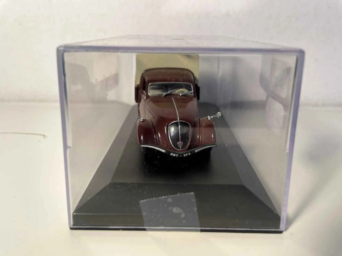 Peugeot 202 bâchée marron et bâche beige) Bernard Miniatures