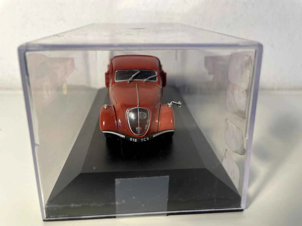 Peugeot 202 pick-up type UH marron (avec pneux dans la caisse arrière) Bernard Miniatures