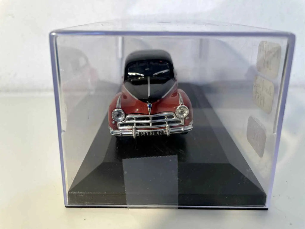 Peugeot 203 Darl'Mat bordeaux et noire de 1953 (boite plexi) Bernard Miniatures