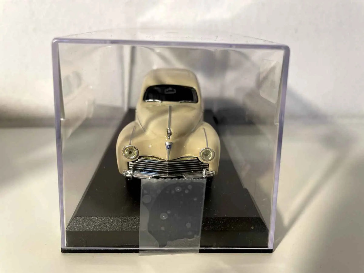 Peugeot 203 beige / marron clair de 1950 (Auto Plus) Bernard Miniatures