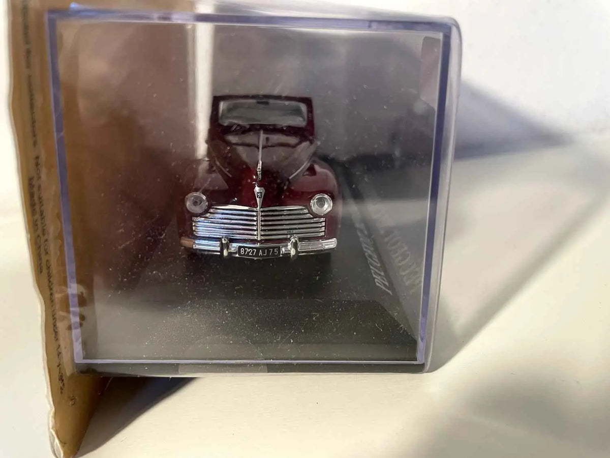 Peugeot 203 cabriolet bordeaux de 1953 Bernard Miniatures