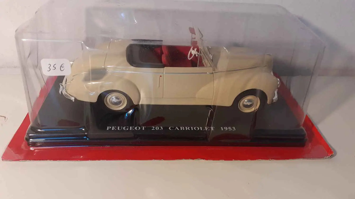 Peugeot 203 cabriolet couleur crème de 1953 (échelle 1/24ème) Bernard Miniatures