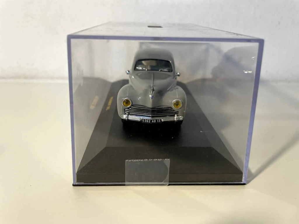Peugeot 203 grise (IXO) Bernard Miniatures
