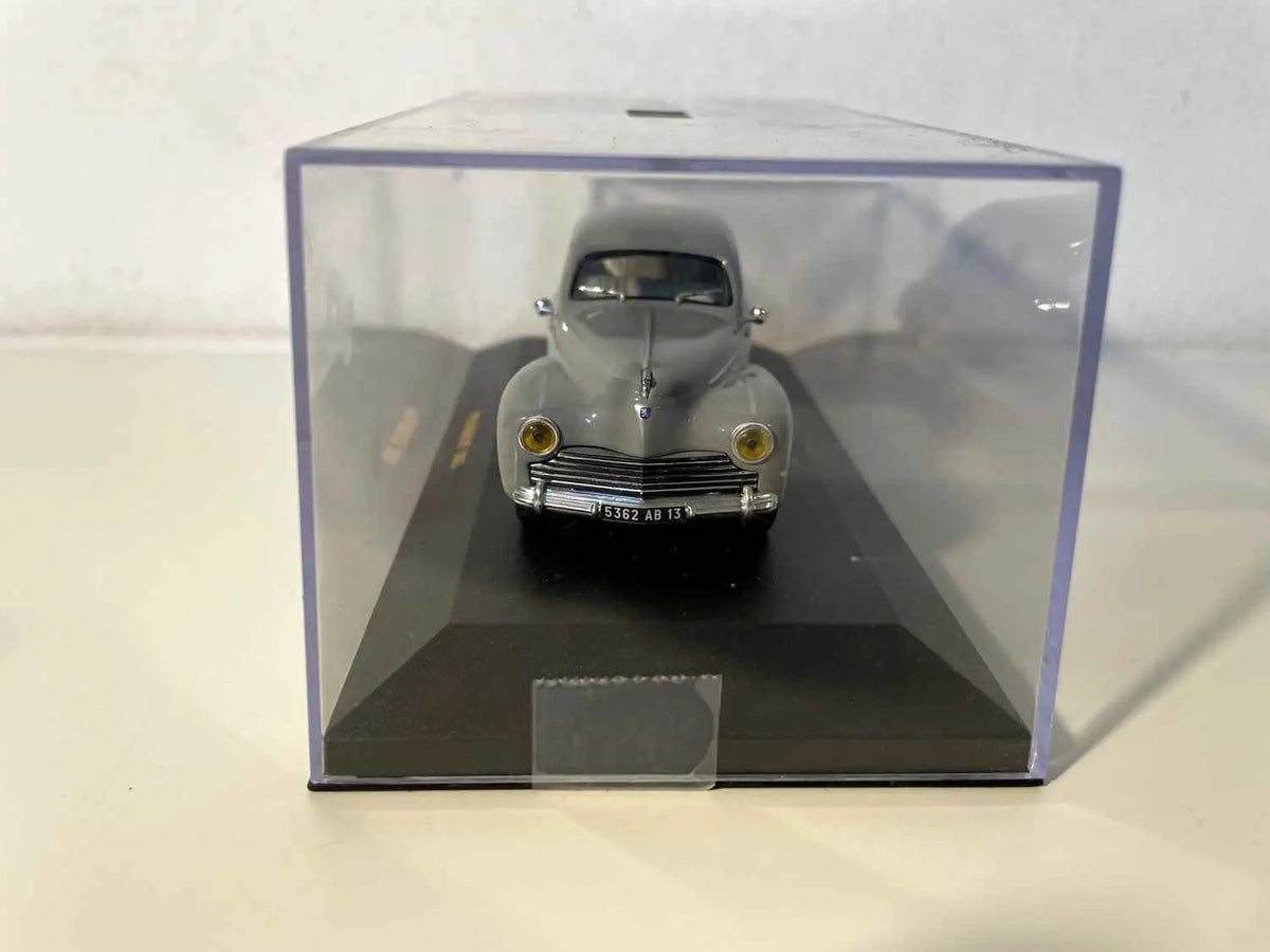 Peugeot 203 grise (IXO) Bernard Miniatures