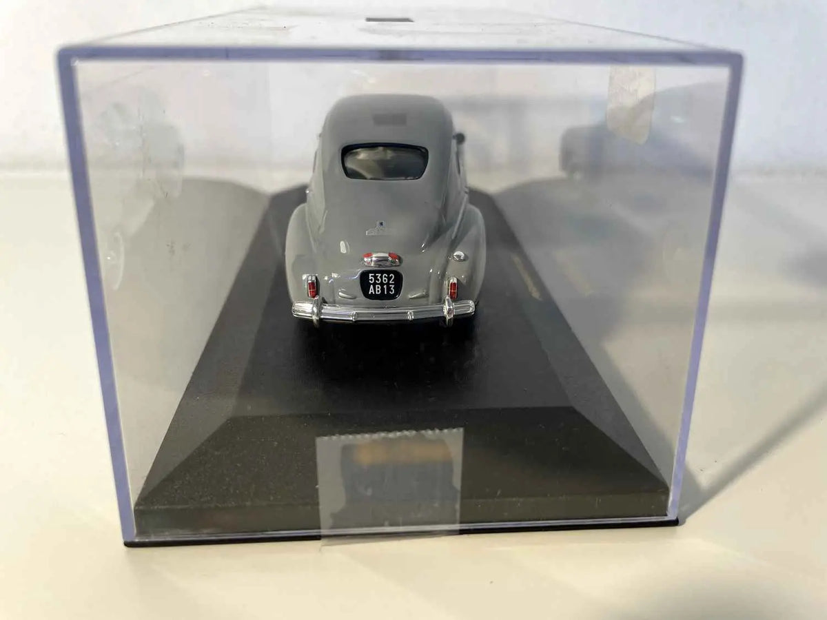 Peugeot 203 grise (IXO) Bernard Miniatures