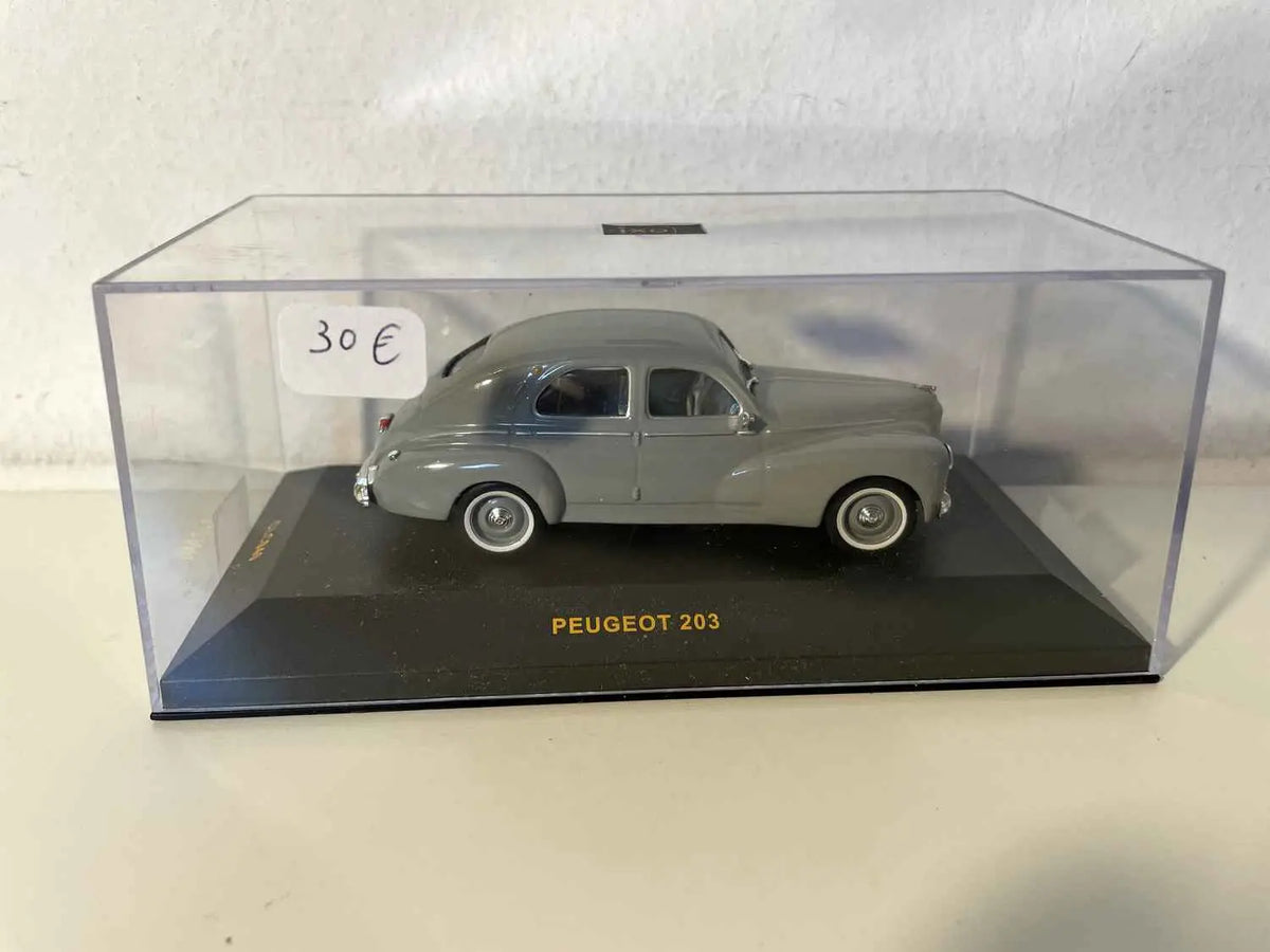 Peugeot 203 grise (IXO) Bernard Miniatures