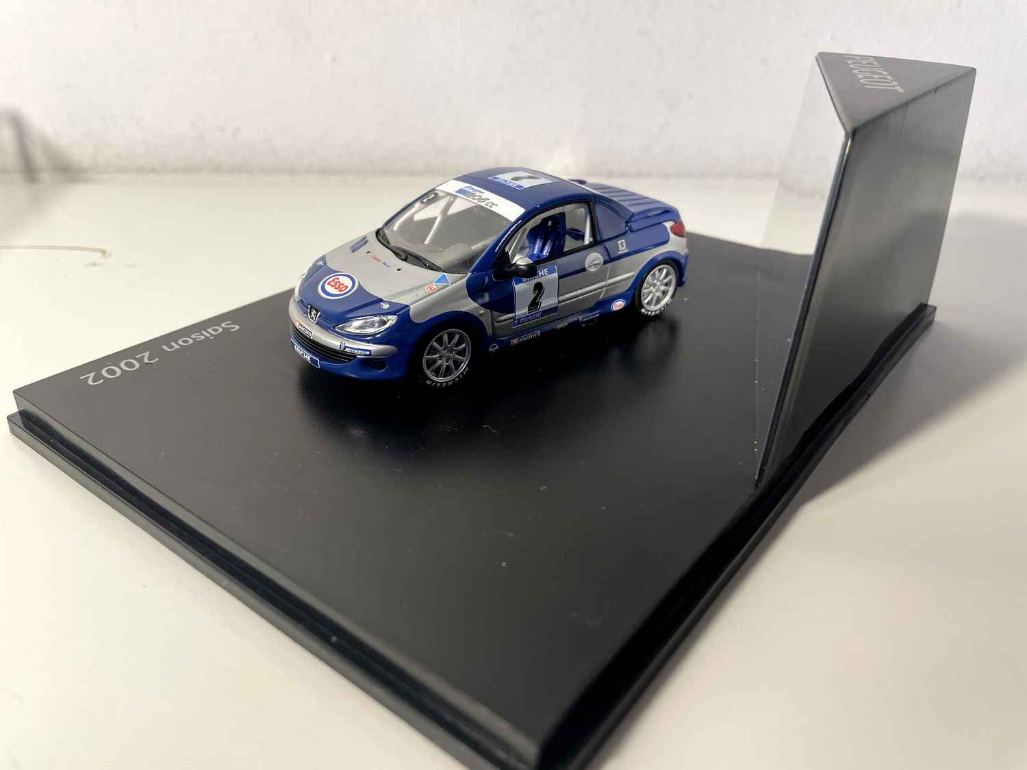 Peugeot 206cc de course bleue et grise avec le numéro 2 saison 2002 (coffret boite rectangle) Norev Bernard Miniatures