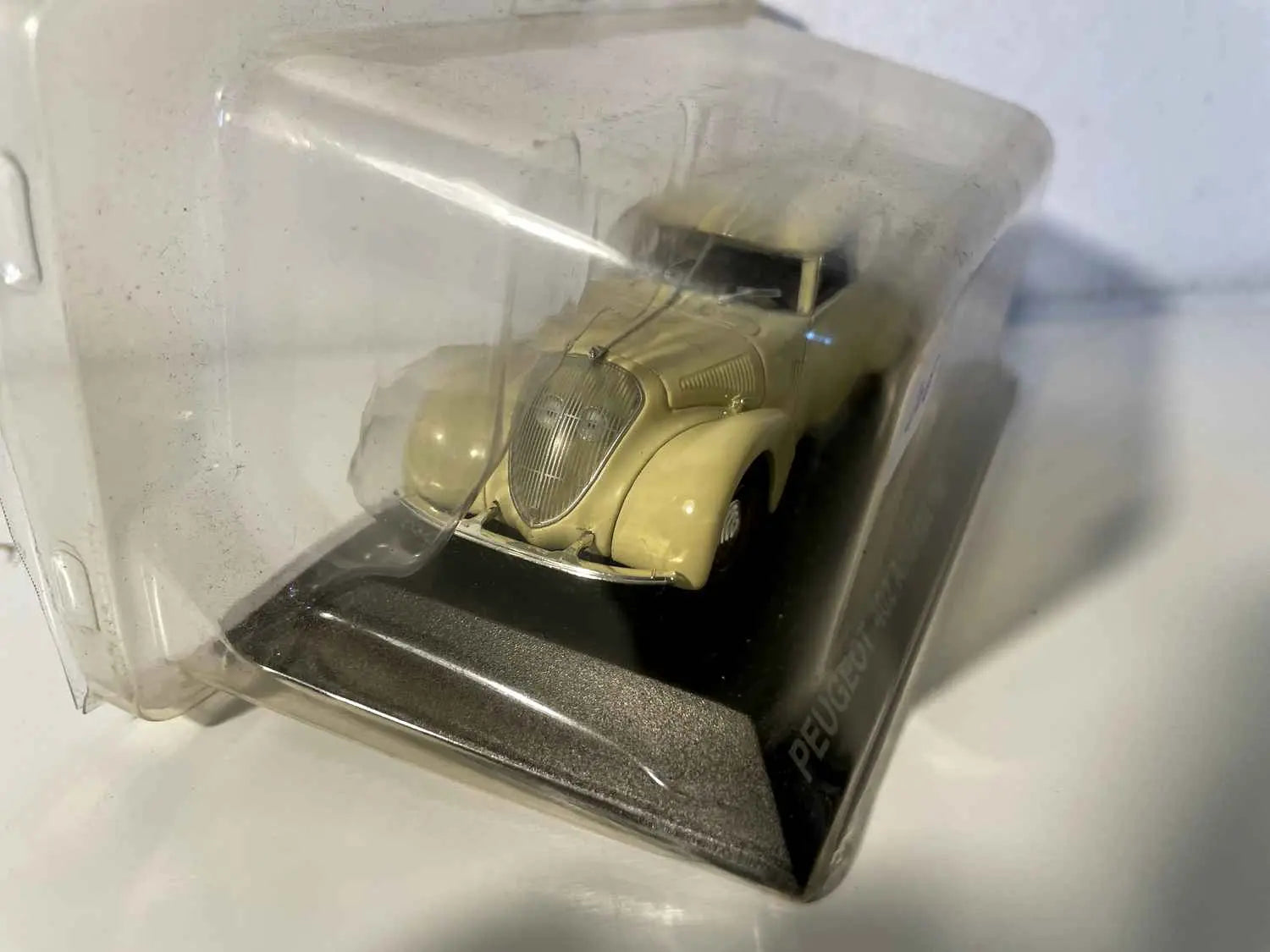Peugeot 402 Andréau beige de 1936 Bernard Miniatures