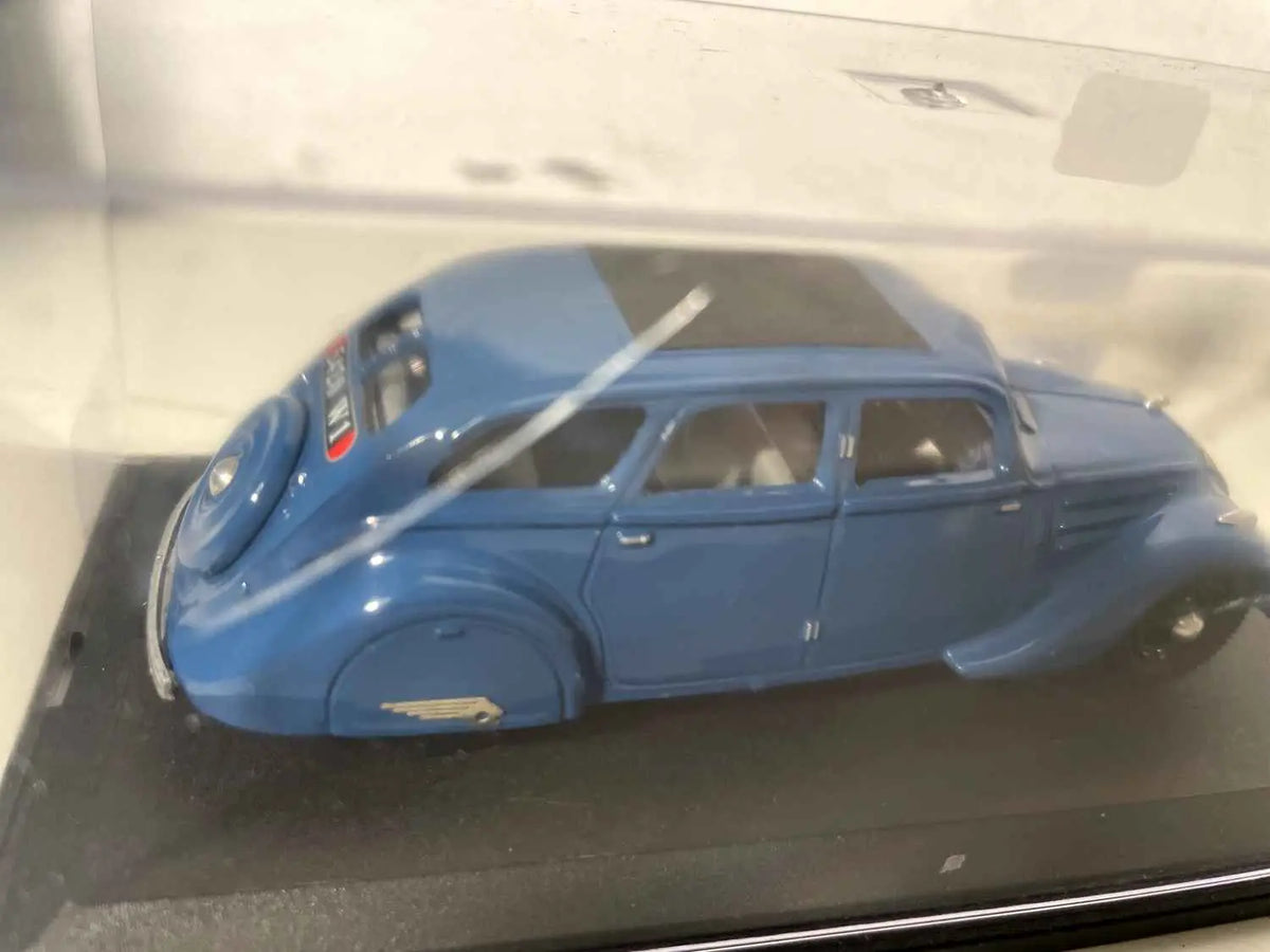 Peugeot 402 bleue de 1936 Bernard Miniatures