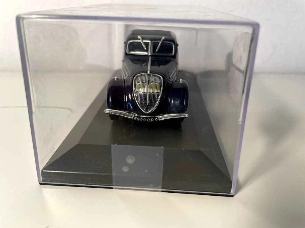 Peugeot 402B bleue foncée de 1939 (boite plexi) Bernard Miniatures