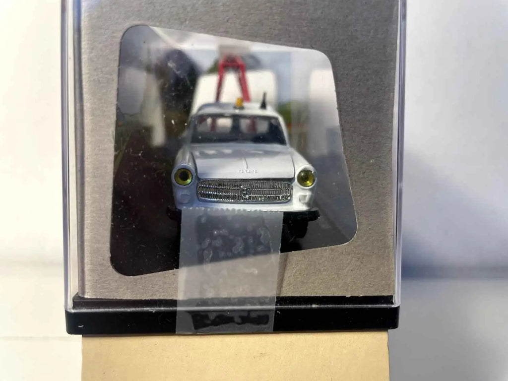 Peugeot 404 dépanneuse blanche AVIA Bernard Miniatures