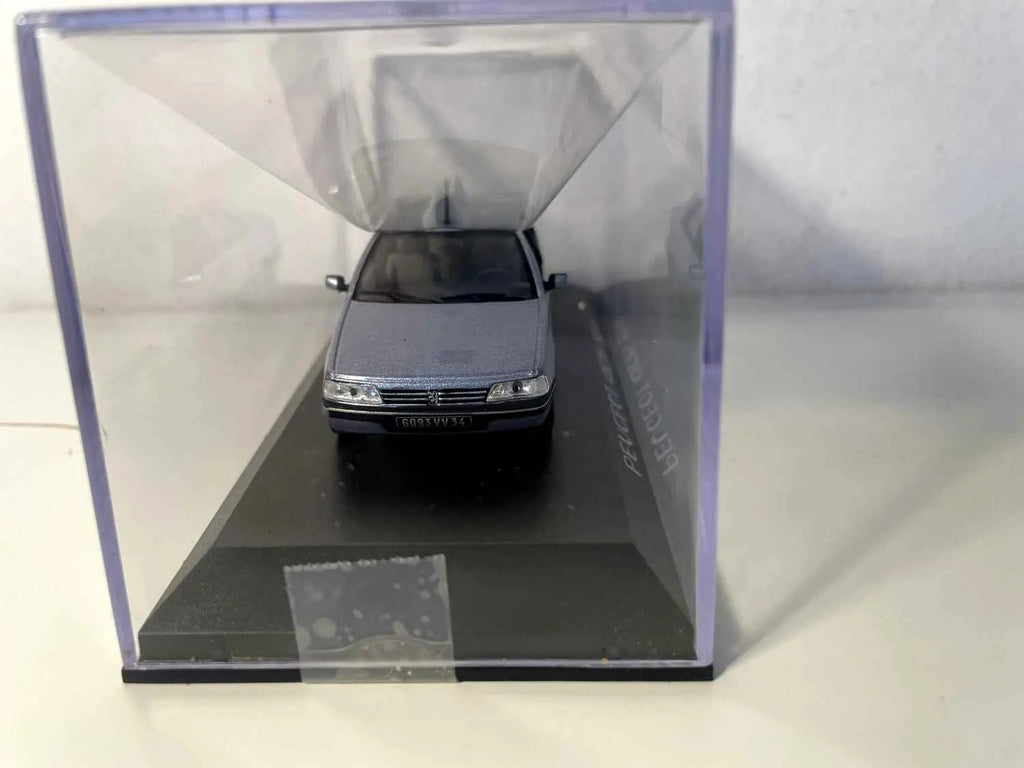 Peugeot 405 berline SRI bleue (Norev) Bernard Miniatures