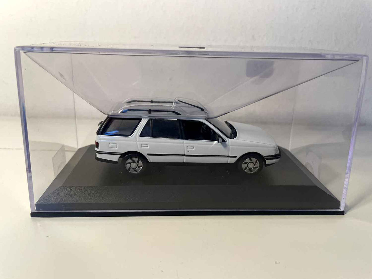 Peugeot 405 break SRI blanche (Norev) Bernard Miniatures