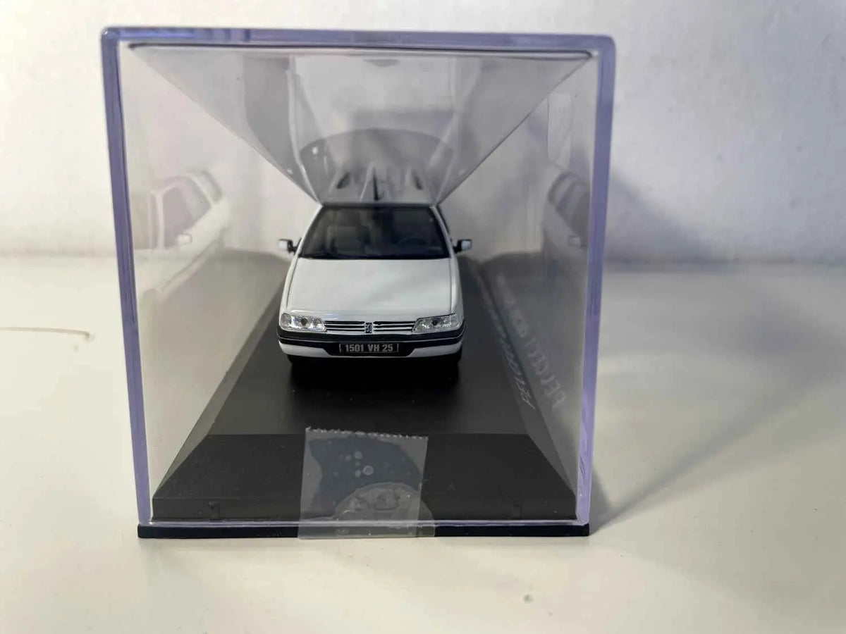 Peugeot 405 break SRI blanche (Norev) Bernard Miniatures