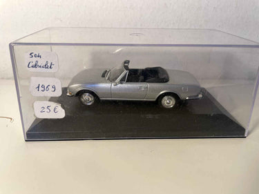 Peugeot 504 cabriolet grise de 1969 (boite plexi) Bernard Miniatures