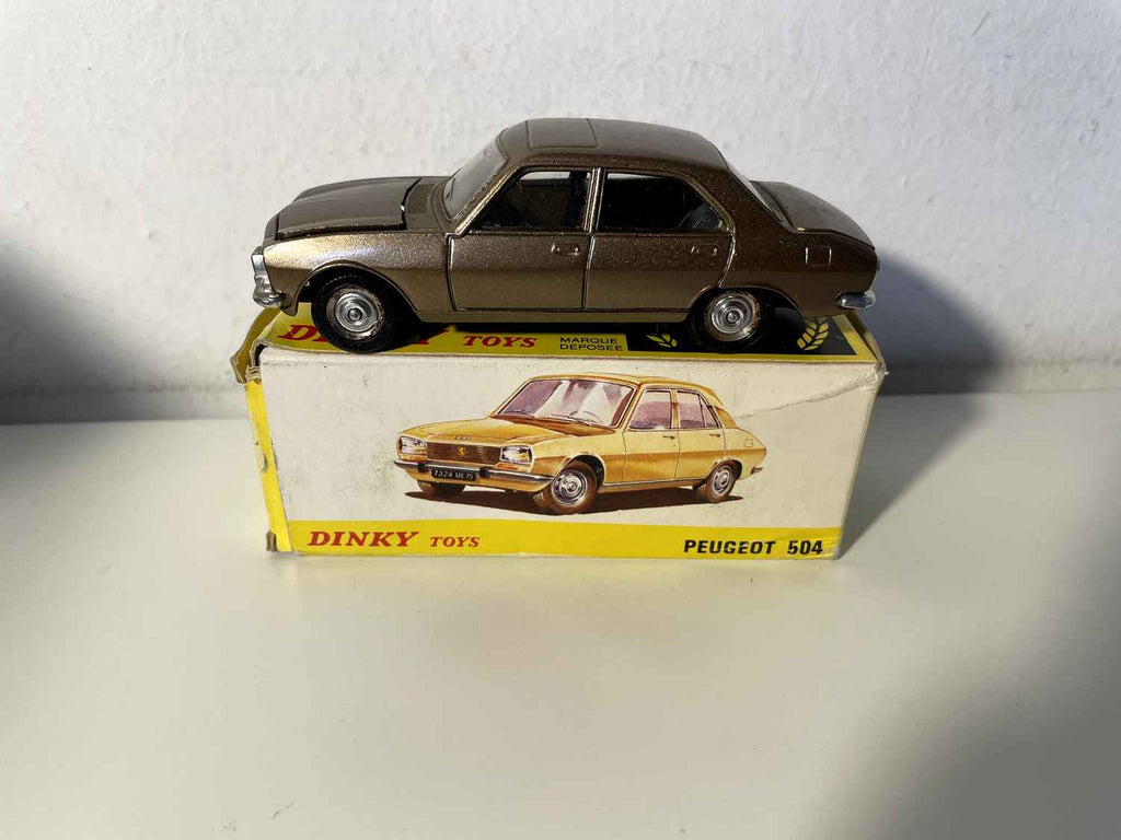 Peugeot 504 marron DINKY-TOYS référence 011452 (Mécanno) Bernard Miniatures