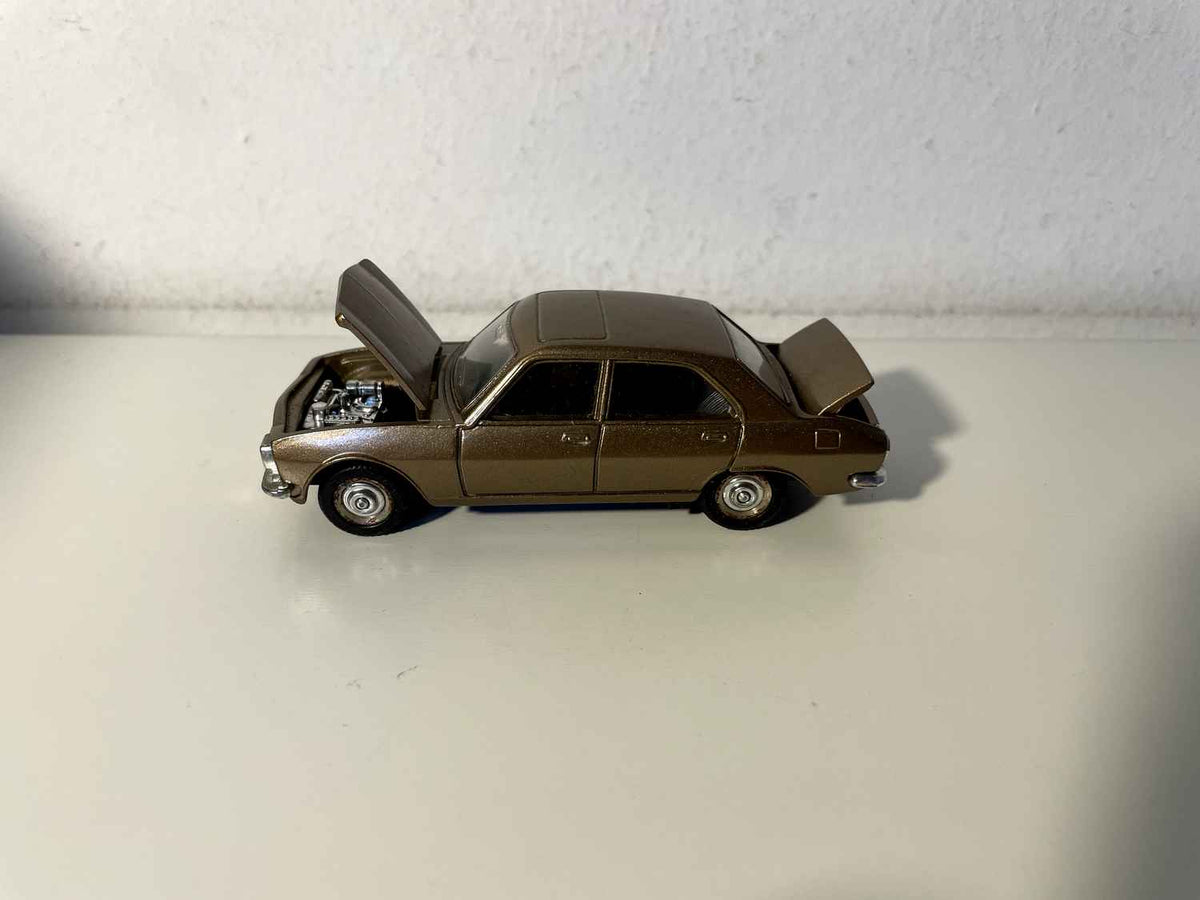 Peugeot 504 marron DINKY-TOYS référence 011452 (Mécanno) Bernard Miniatures