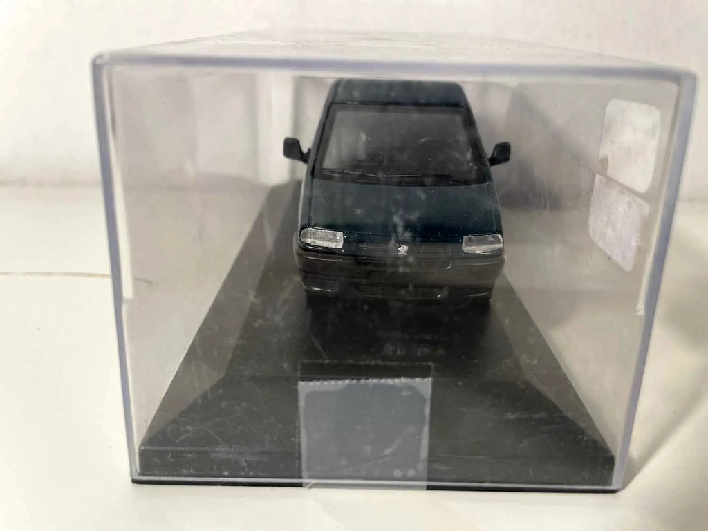 Peugeot Expert vert (boite plexi) Bernard Miniatures