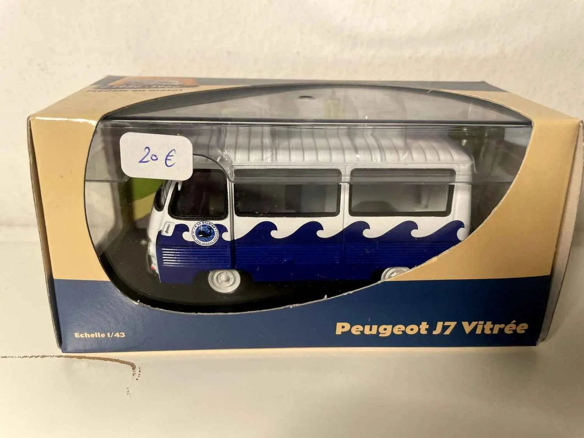 Peugeot J7 vitré bleu et blanc avec la publicité SEL A LA BALEINE Bernard Miniatures